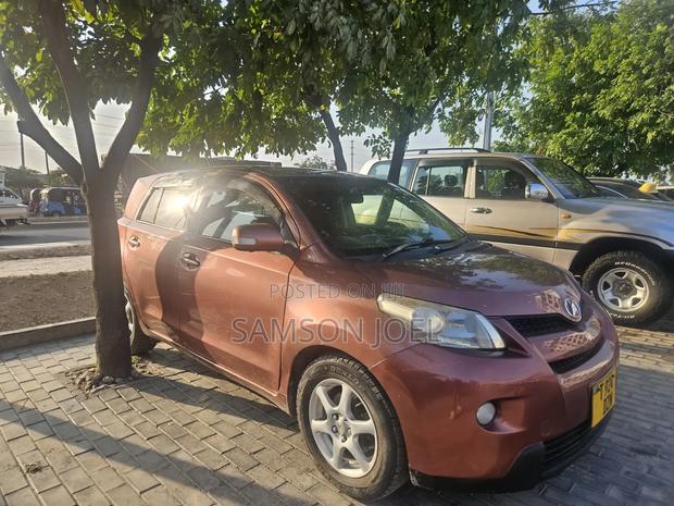 Toyota IST 2009 Maroon