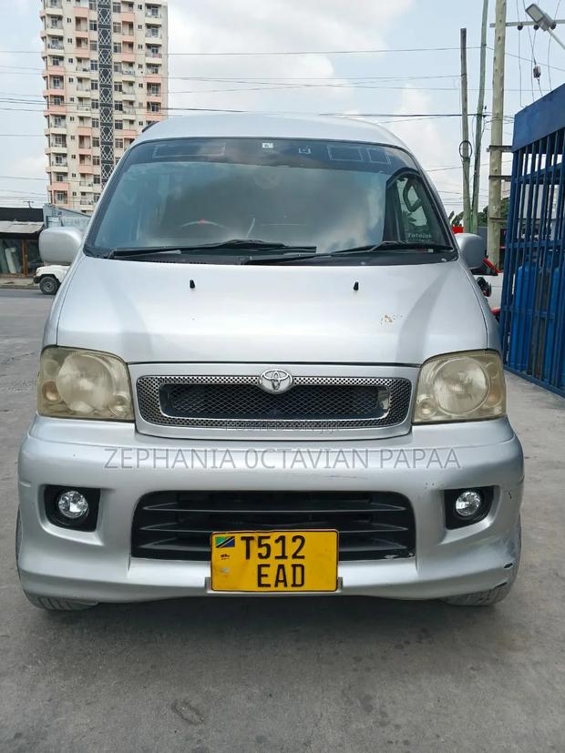 Toyota Pixis Space 2011 Silver