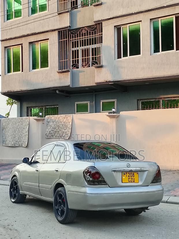 Nissan Sunny 2005 Gray