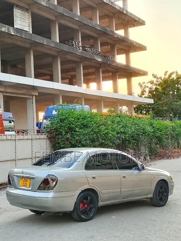 Nissan Sunny 2005 Gray