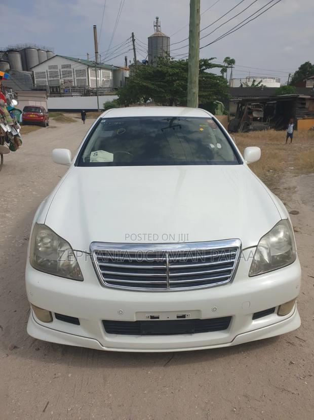 Toyota Crown 2007 White