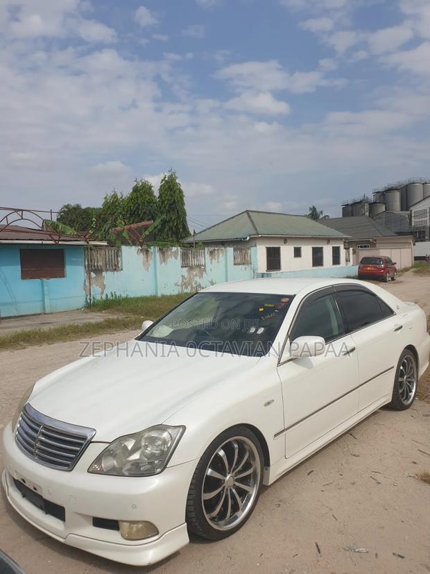 Toyota Crown 2007 White
