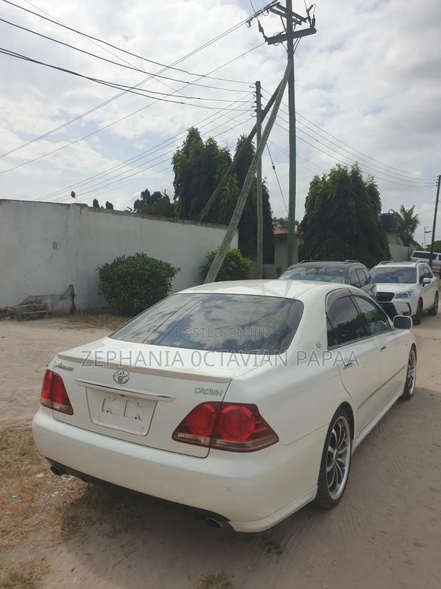 Toyota Crown 2007 White