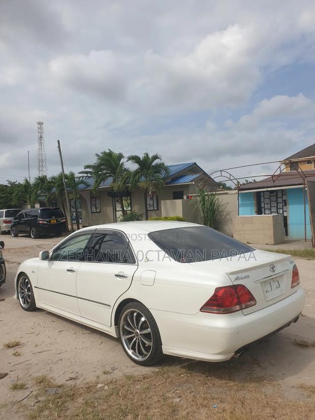 Toyota Crown 2007 White