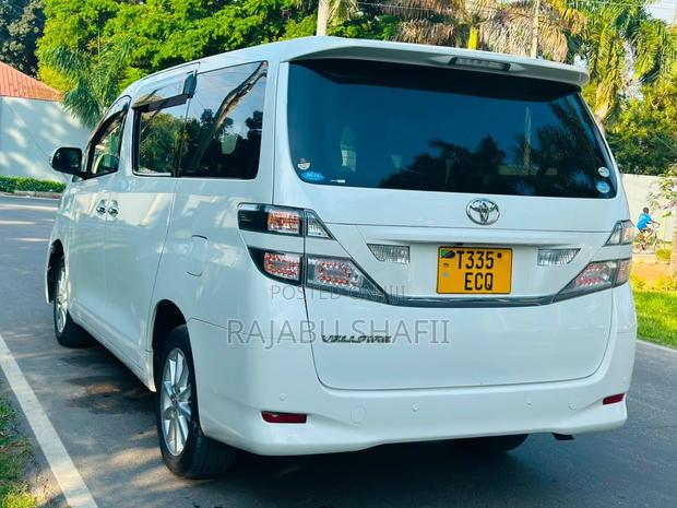 Toyota Alphard 2.4 Petrol FWD 2010 White