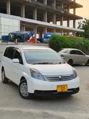 Toyota ISIS 2005 White for sale