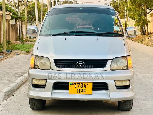Toyota Noah 2.0 FWD (8 Seater) 2002 Silver