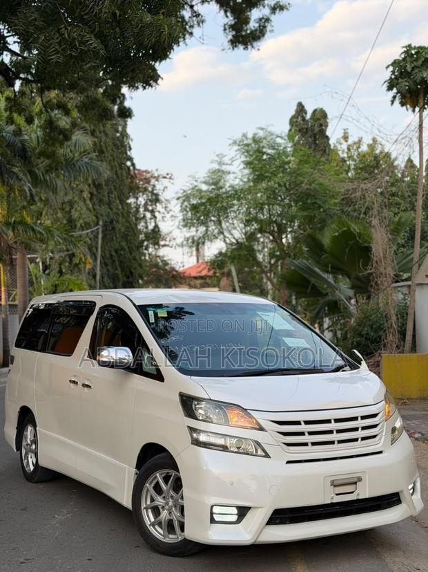 Toyota Vellfire V 2.4 FWD 8-Seater 2011 White