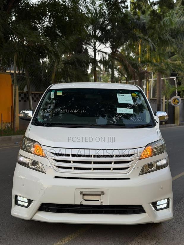 Toyota Vellfire V 2.4 FWD 8-Seater 2011 White