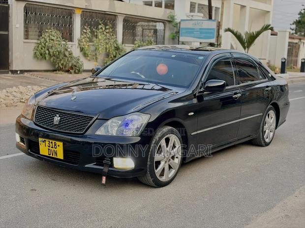 Toyota Crown 2012 Black