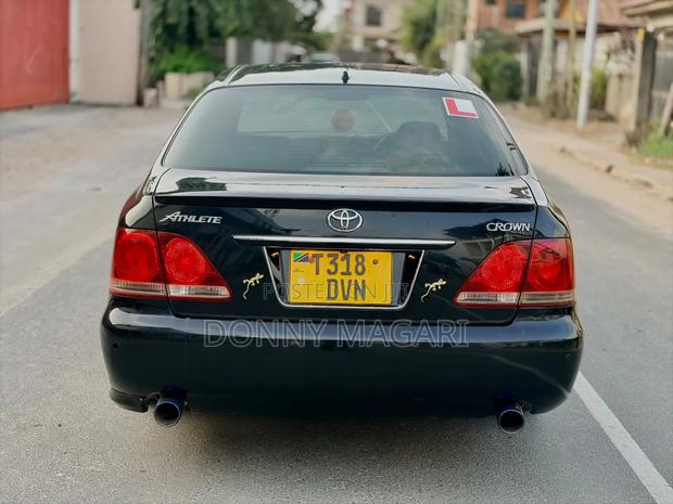 Toyota Crown 2012 Black