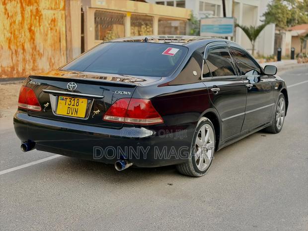 Toyota Crown 2012 Black