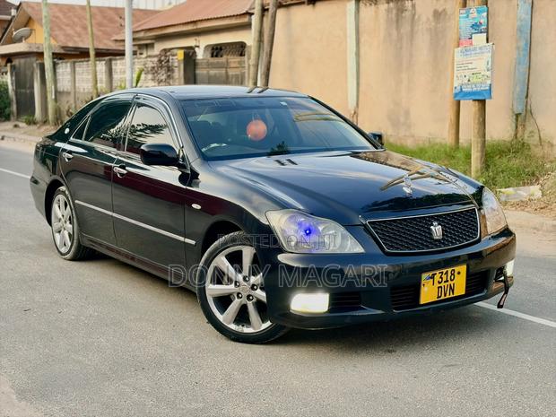 Toyota Crown 2012 Black