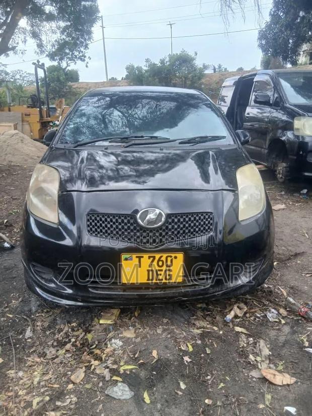 Toyota Vitz 2006 Black