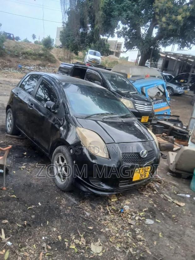 Toyota Vitz 2006 Black
