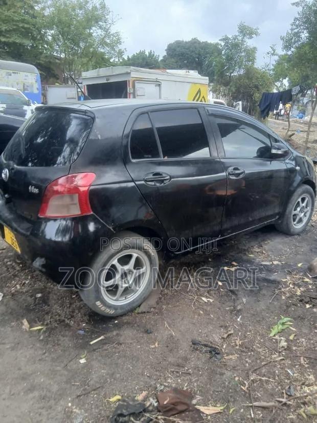 Toyota Vitz 2006 Black