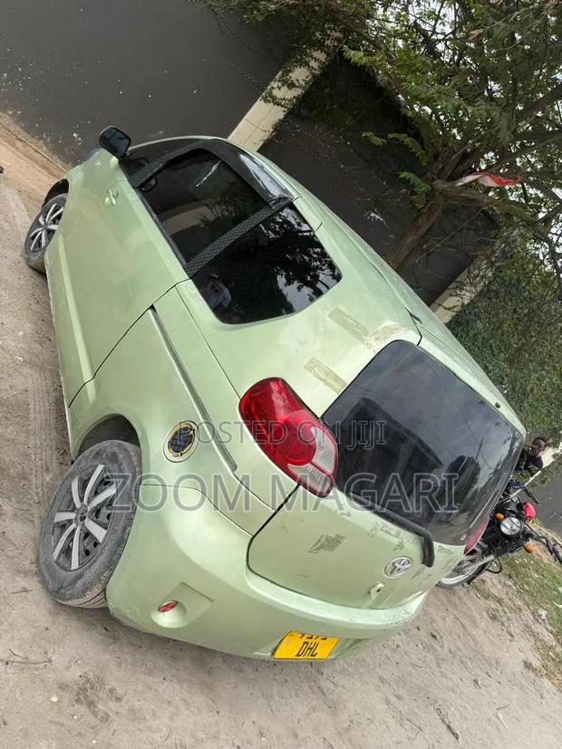 Toyota Porte 2004 Green