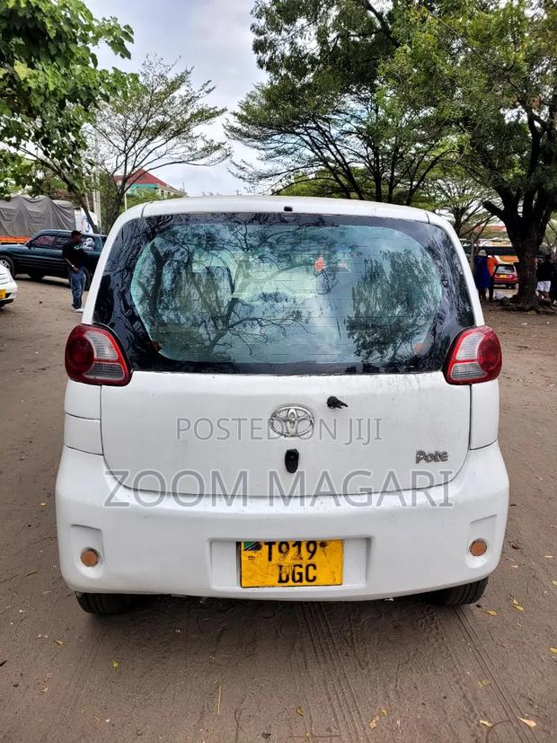 Toyota Porte 2005 White