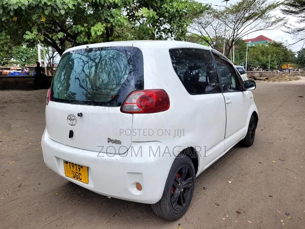 Toyota Porte 2005 White