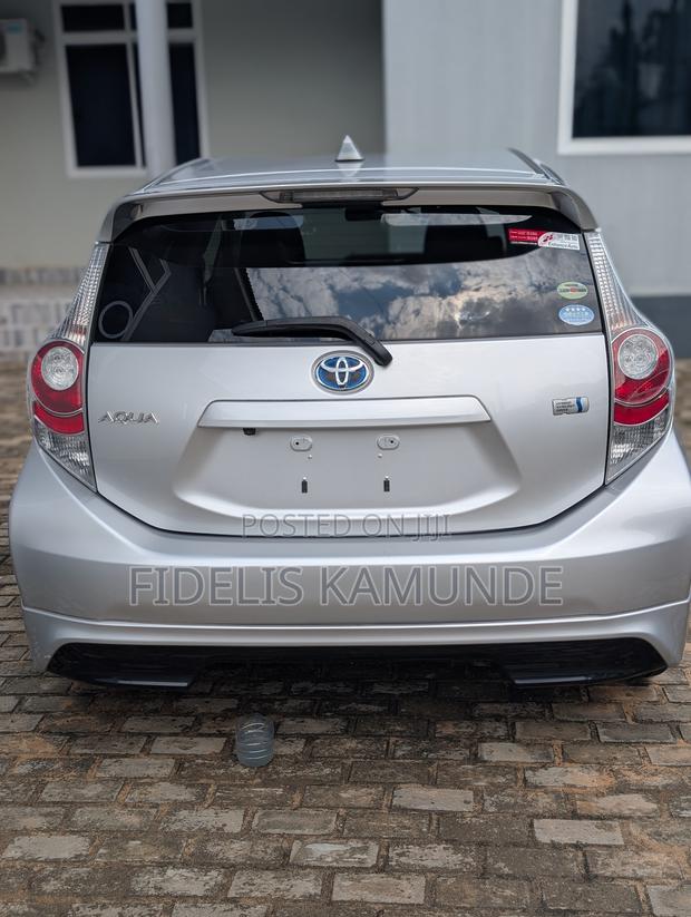 Toyota Aqua 2012 Silver