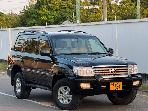 Toyota Land Cruiser 2000 Black
