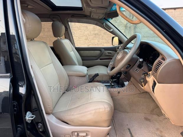 Toyota Land Cruiser 2000 Black