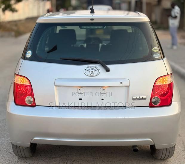 Toyota IST 2006 Silver