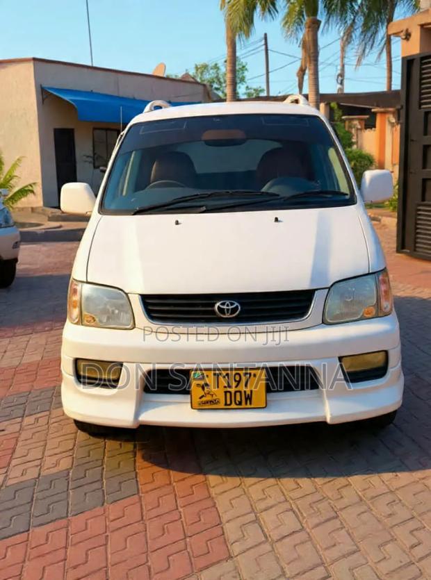 Toyota Noah 2001 White
