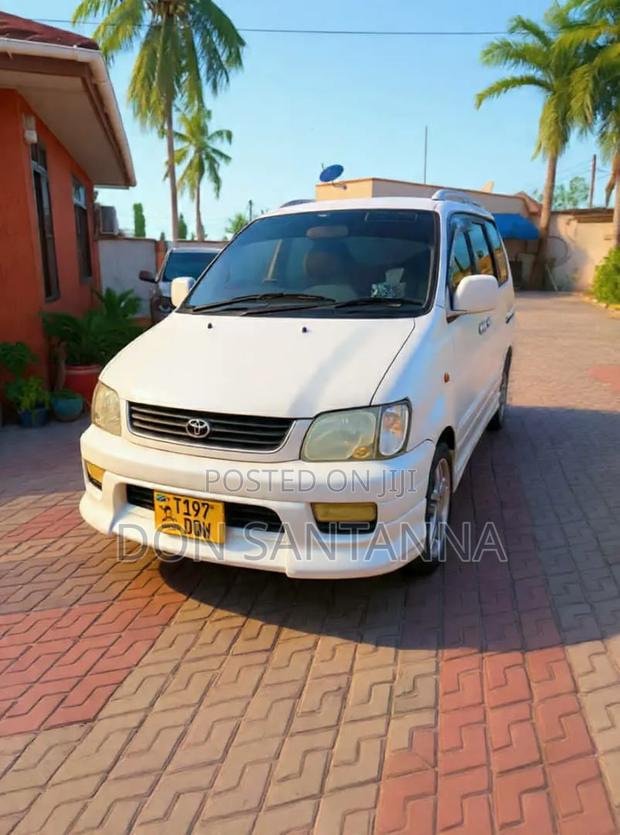 Toyota Noah 2001 White