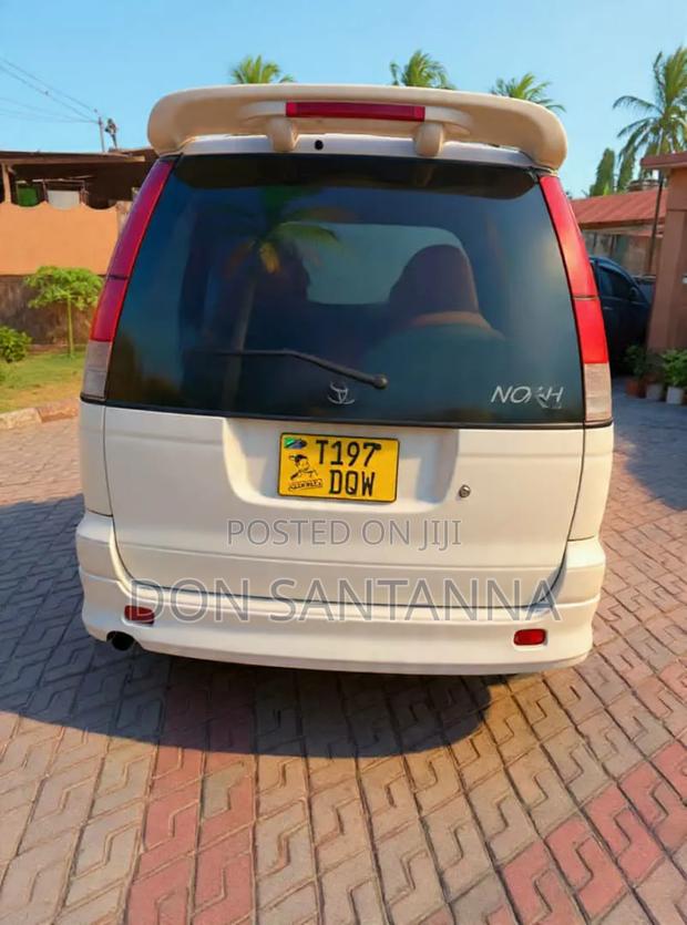 Toyota Noah 2001 White