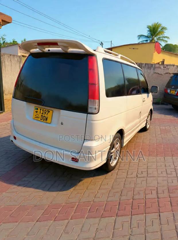 Toyota Noah 2001 White