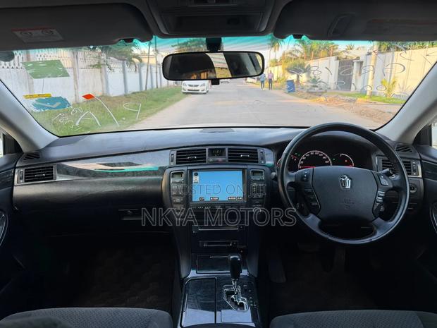 Toyota Crown 2006 White