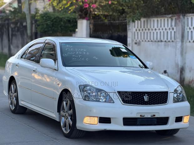Toyota Crown 2006 White