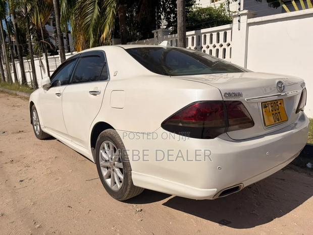 Toyota Crown 2009 White