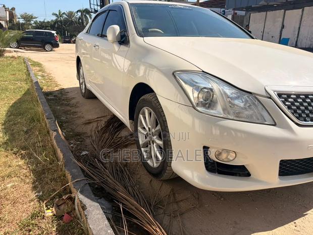 Toyota Crown 2009 White