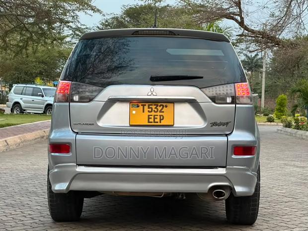 Mitsubishi Outlander 2010 Silver