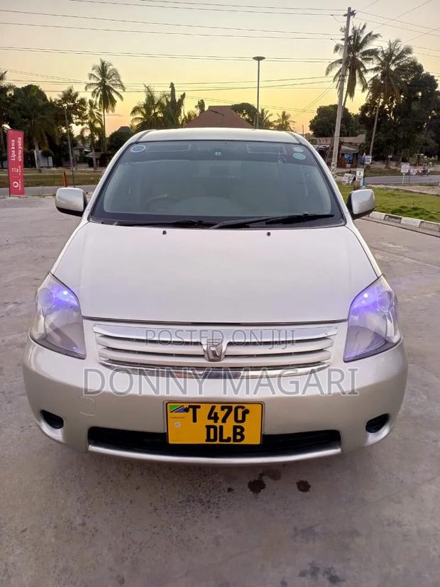 Toyota Raum 2004 Silver