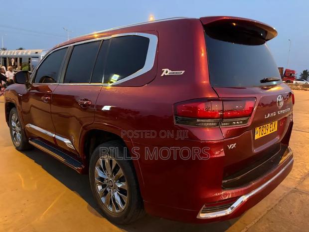 Toyota Land Cruiser 2023 Red