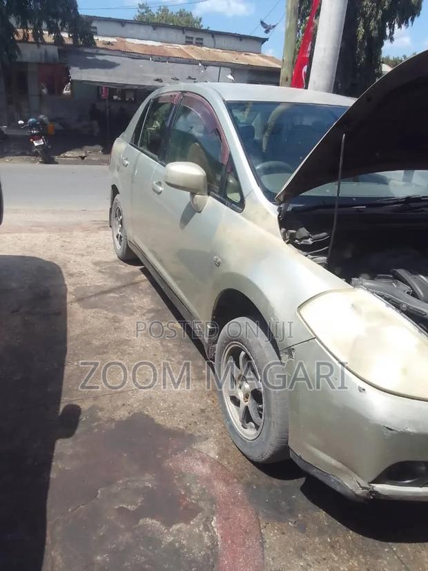 Nissan Tiida 2005 Silver