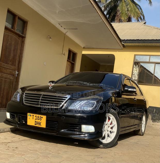 Toyota Crown Royale 2005 Black