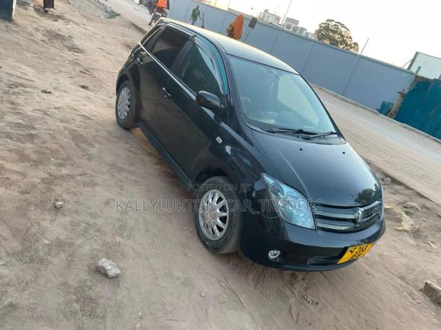 Toyota IST 2005 Black