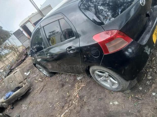 Toyota Vitz 2006 Black