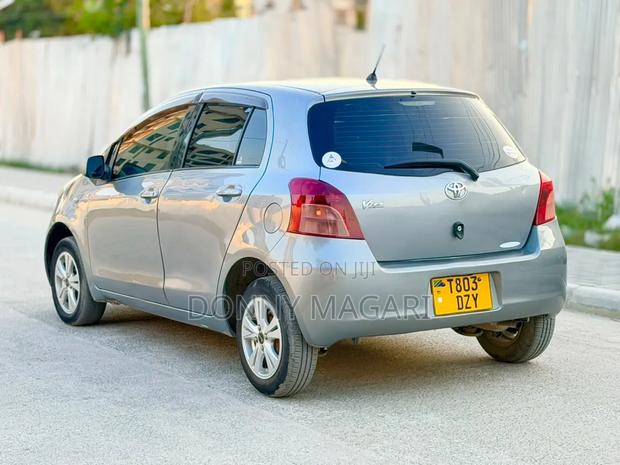 Toyota Vitz 2007 Gray