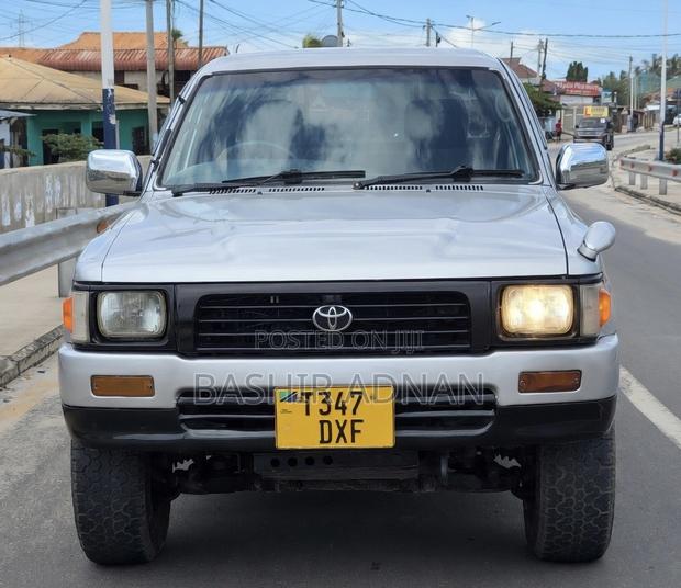 Toyota Hilux 1999 Silver