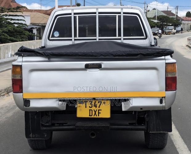 Toyota Hilux 1999 Silver
