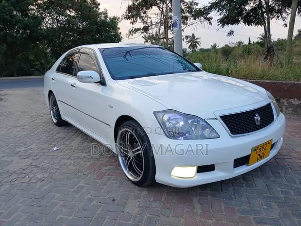 Toyota Crown 2006 White