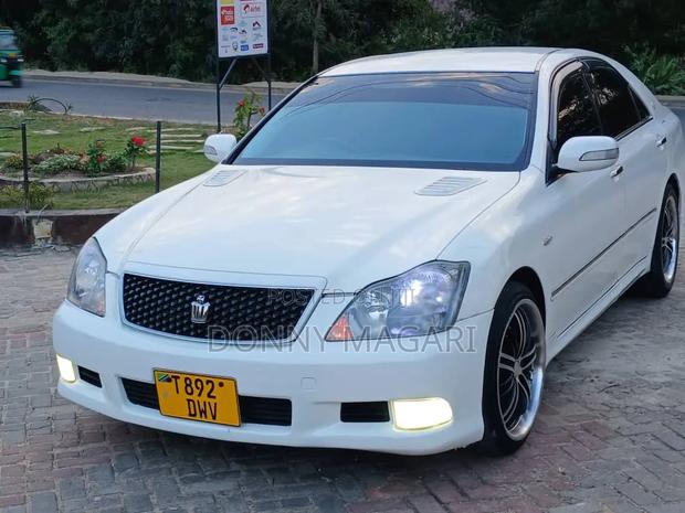 Toyota Crown 2006 White