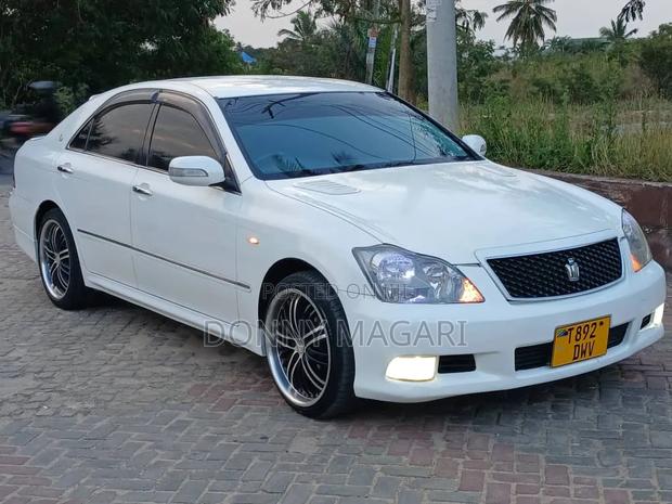 Toyota Crown 2006 White