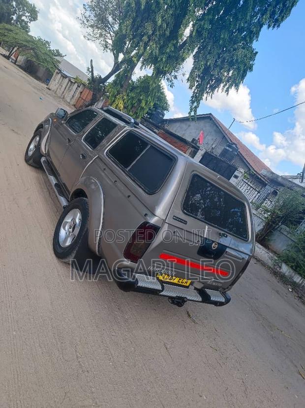 Nissan Hardbody 2400i Double Cab 4x4 2005 Gray