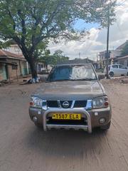 Nissan Hardbody 2400i Double Cab 4x4 2005 Gray for sale
